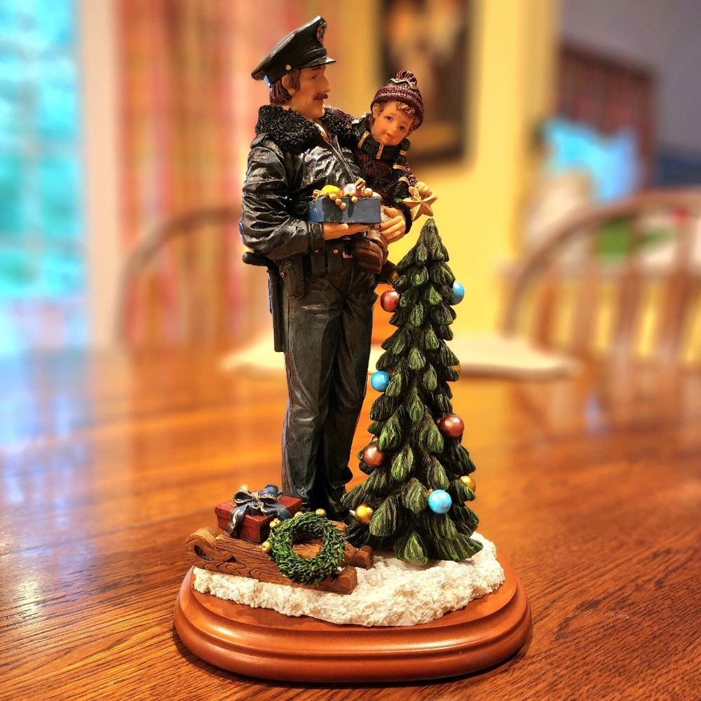 "A Star For The Tree" Vintage Vanmark Police Figurine #1 of 1082 made in edition